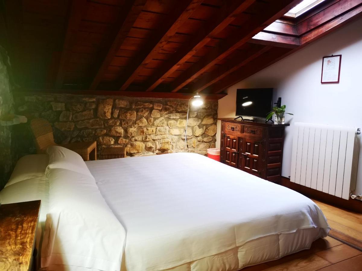 Posada Los Calderones Santillana del Mar Exterior foto